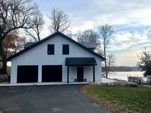 New 6 Bedroom Farm House Style Cabin on Nest Lake With Game Room