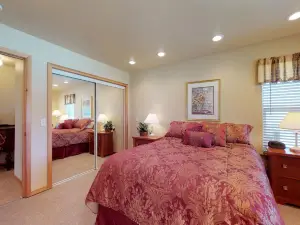 Oceanview home with hot tub and great location - near the port and beach access