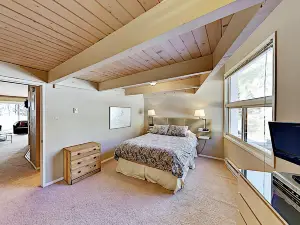Sierra Del Sol | Fantastic Ski-In, Ski-Out Retreat with Loft & Views