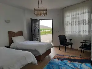 Parasut Village Hotel