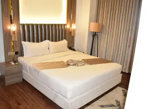 Grace Cox Smart Hotel
