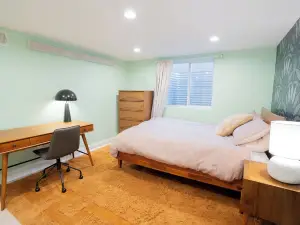 2-Bedroom Apartment with Backyard in Lander