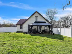 ซีรีน คอร์เนอร์ คอทเทจ วิท ฮอต ทับ 3 เบดรูม โฮม