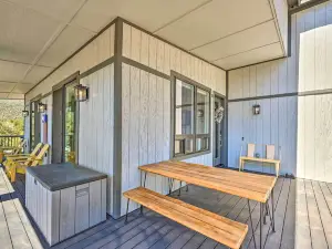 Mtn Views & Gas Fire Pit: Luxe Pine Escape!