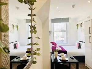 Fox House Studios, Aparthotel