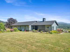 TRASK RIVER HOUSE: A unique home with great views!Max 9 adults, 3 kids
