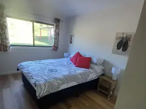 'Infinity Cottage'  - surrounded by orchards, pasture, bush and mountains