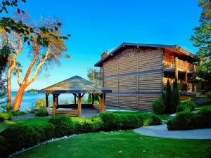 Tigh-Na-Mara Seaside Spa Resort