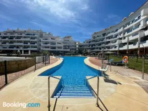 Sea View Apartment with Great Terrace and 4 Pools - Duquesa Suites 308