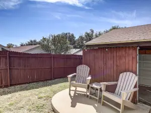 Stylish Allen Home Near Watters Creek Village