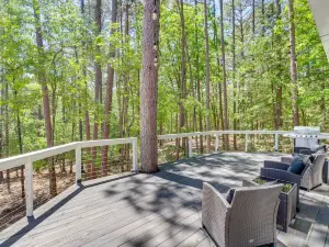 Greers Ferry Treehouse-Style Cabin w/ Lake Access!
