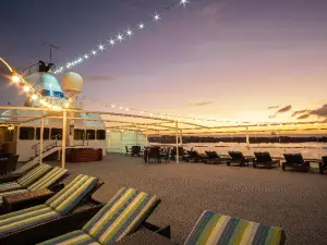 Captain Cook Cruises Fiji