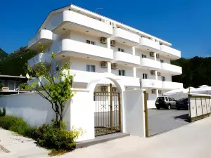 Bianca Apartments