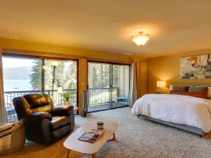 Westwood Lakefront Cabin w/ Hot Tub & Boat Dock!
