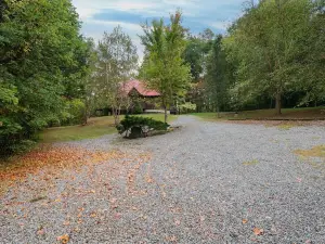 Cozy Lakefront Cabin in Mammoth Cave, KY