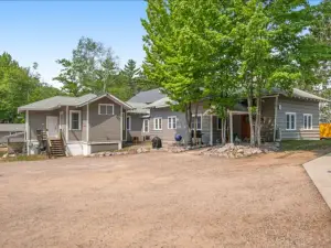WOW Huge Catfish Lake Home 13br 5ba, Sleeps 26, Eag River Chain/weddings/events