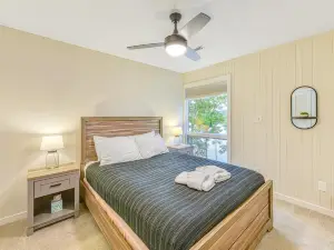 Dreamy lakefront gem on wooded property with private beach, dock & fast WiFi