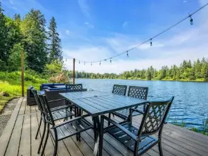 Exclusive Lakefront For 10 w/ Sauna, Kayaks, Peace