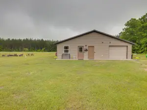Toivola Home w/ Fire Pit: 8 Mi to Lake Superior!