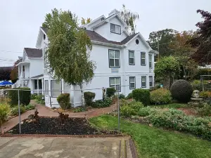 The Inn at 161