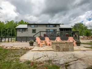 Breathtaking Cottage with Fire Pit in Tracy City, Tennessee