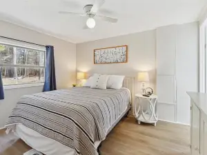 Relaxing Croton lake cottage w/ hot tub