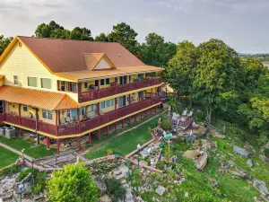 Waterfront Lake Eufaula Home: Multi-Level Balcony