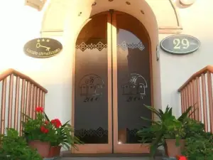 Hotel 2000