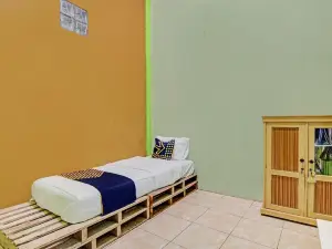 Spot on 92716 Penginapan Syafira Near Perumahan Mustamindo Permai 1