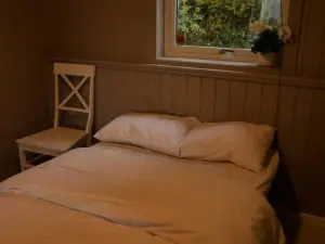 Nyrenovert Leilighet Med Gratis Parkering