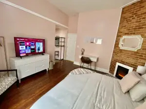 Cozy Victorian in the Center of downtown Morganton (Dog Friendly