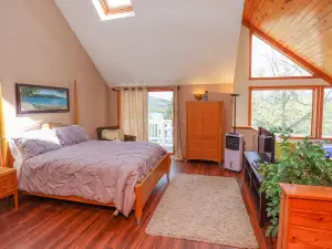 Finger Lakes Wine Country Lake View Ski Loft/Lake Home In Bristol Harbour Resort