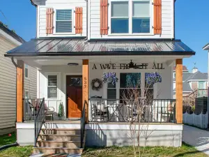 Amenity-Rich Oasis 3Bed/3 Ensuites, Patio, Grill, Firepit, Games: 5mins to Beach