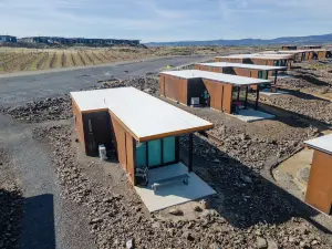 Cozy 1-bed condo at Cave B Winery with WiFi, AC & 10 mins to Gorge Ampitheatre