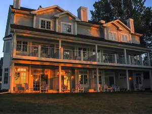The Sand Hill Inn