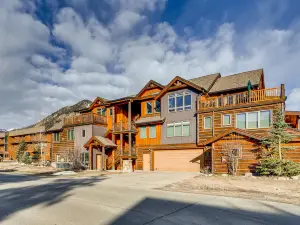 Modern Comfort with Private Den and Deck - Charming Lodge Retreat