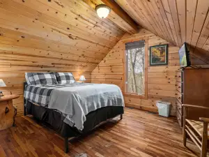Hot Tub, WiFi, No Pet Fee - Beary Cozy - Romantic Cabin in Red River Gorge, Kentucky!