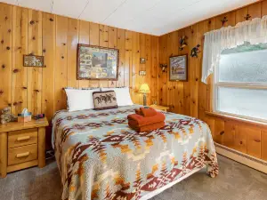 Mountain View Cottage at Wallowa Lake - Unit 101