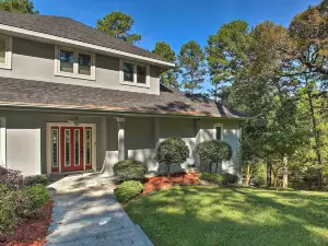 Dock & Kayaks: Lakefront Hot Springs Home