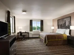 Super 8 by Wyndham Woodburn