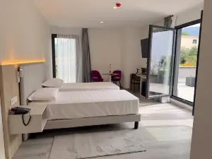 Lake and More Suite Hotel