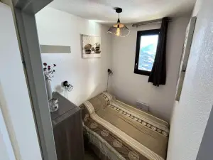 2 Rooms for 4 People