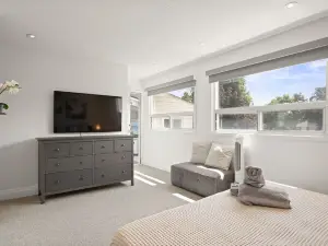 Spacious 4BR • Big Yard • Family, Business & Relocation-Friendly