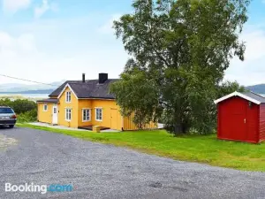 5 Person Holiday Home in Skutvik