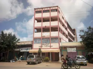 Pivot Lodge Hotel