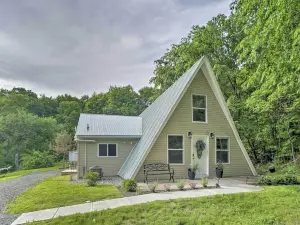 A-Frame Cabin w/ Hot Tub: 5 Mi to Waterford!