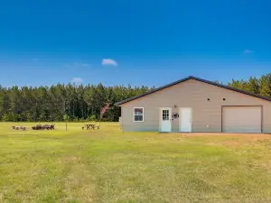 Toivola Home w/ Fire Pit: 8 Mi to Lake Superior!