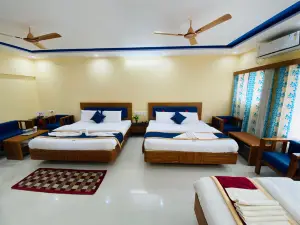 Shree Balaji Deluxe Lodge