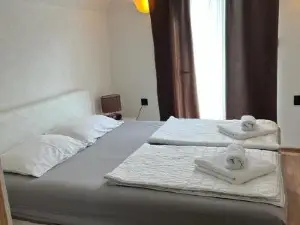 Vikendica sa bazenom