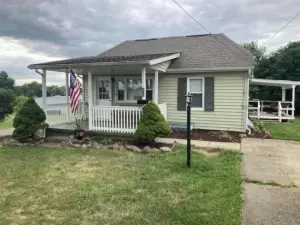 Cozy city cottage, one floor, covered porches, quiet neighborhood